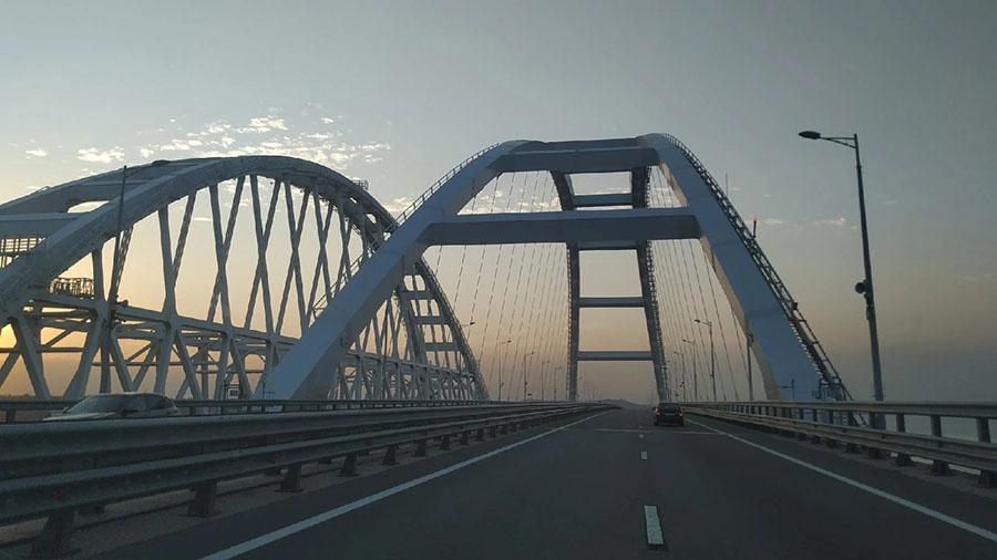 Открыто движение по всем полосам на Крымском мосту 