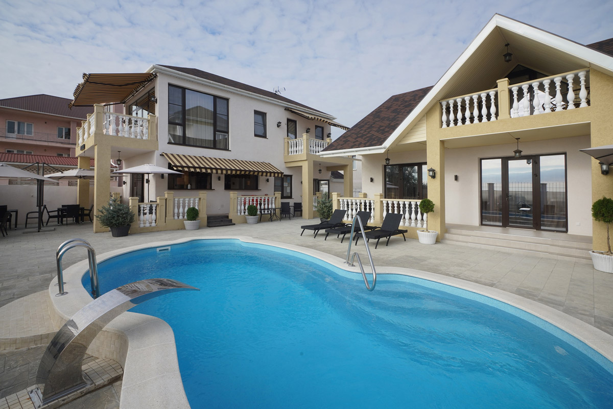 Бассейн гостевого дома «АлександриЯ» Отдых в Заозерном с бассейном