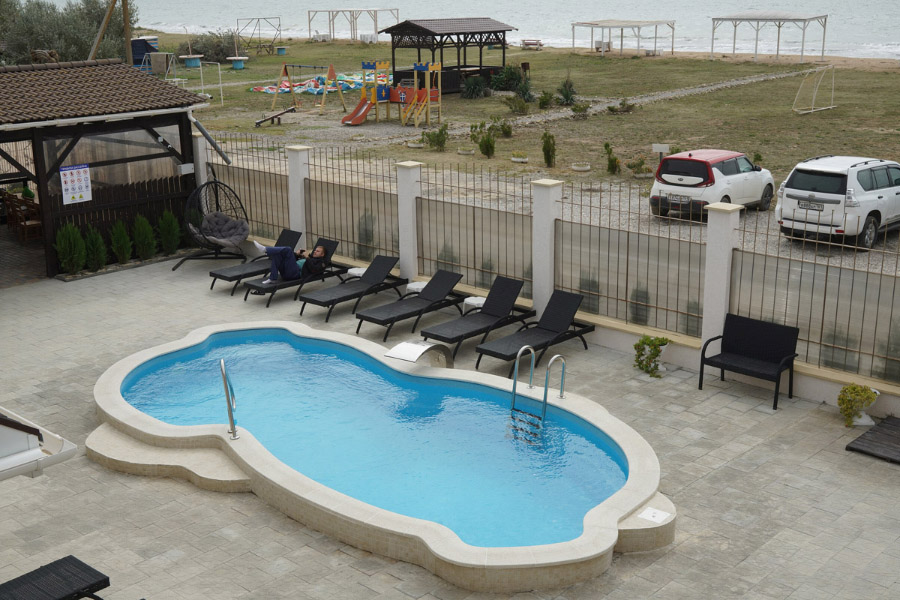 Отели в Заозерном Евпатория на берегу с бассейном